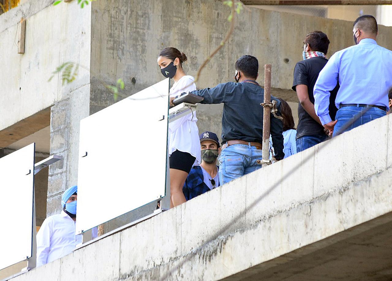 The Kapoor abode at Pali Hill is being rebuilt. Bhatt was seen checking out the railings and the glass facade. While Ranbir Kapoor visits the site quite frequently, to oversee the development work, this is the first time his girlfriend joined him.