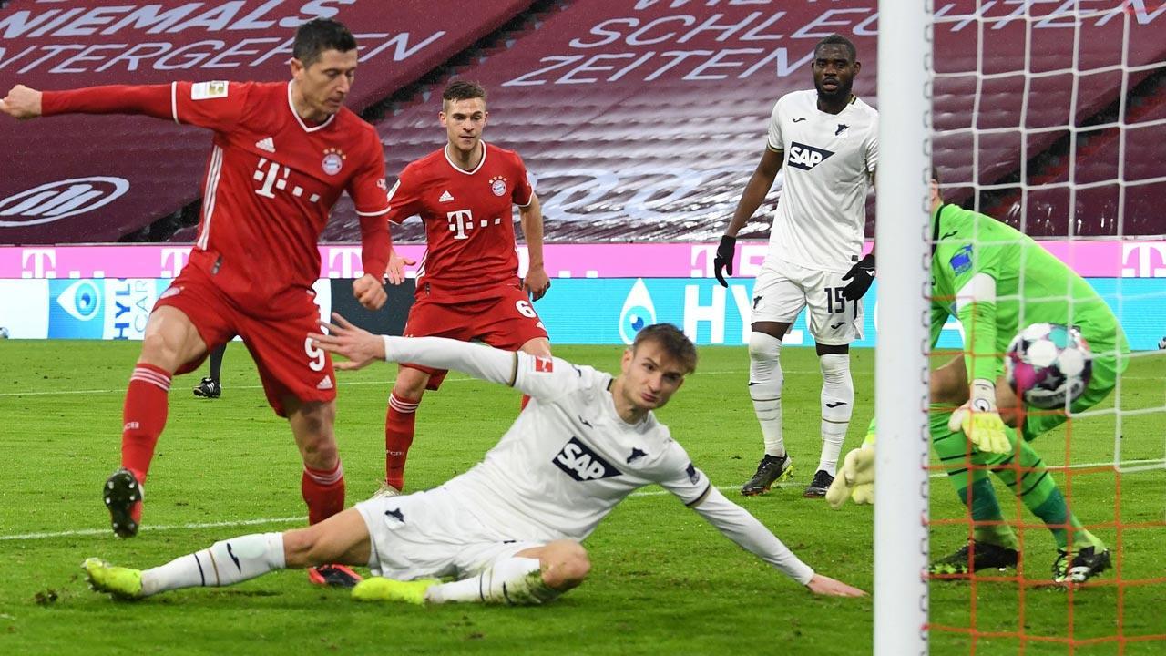 Bundesliga: Robert Lewandowski on target as Bayern Munich consolidate lead