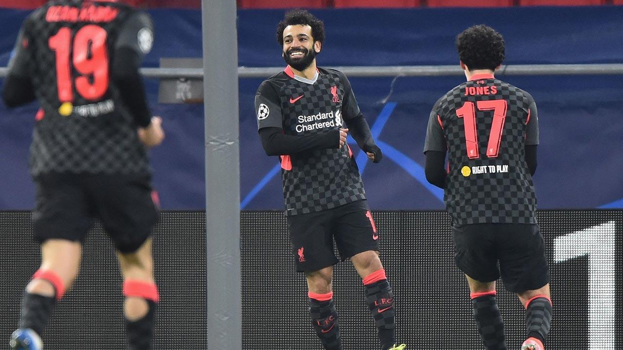 CL: Salah, Mane score as Liverpool register 2-0 win over RB Leipzig Liverpool`s Egyptian midfielder Mohamed Salah (C) celebrates scoring the opening goal with his teammates during the UEFA Champions League round of 16 first leg football match between RB Leipzig and FC Liverpool at the Puskas Arena in Budapest. Pic/AFP