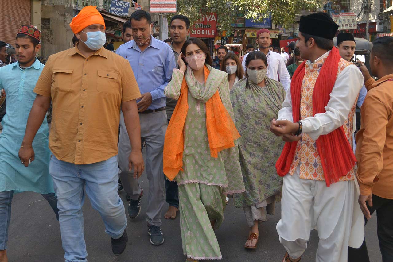 Sara Ali Khan and her mother Amrita Singh were snapped by the photographers in Ajmer, Rajasthan as they paid a visit to the famed Ajmer Sharif Dargah. (All pictures: Yogen Shah).