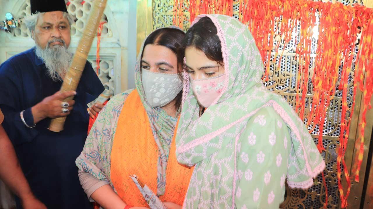 Sara Ali Khan visits Ajmer Sharif Dargah with mother Amrita Singh