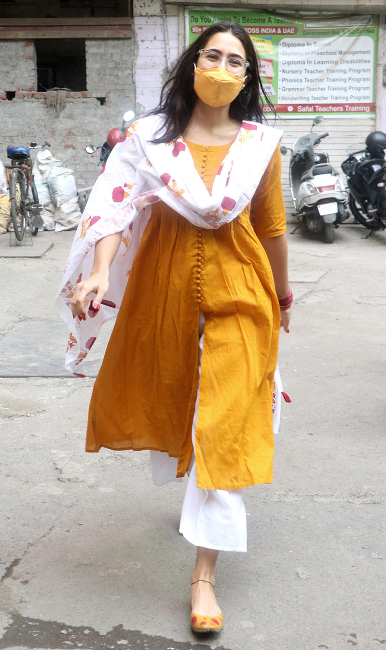 Sara Ali Khan was spotted in Andheri. The actress, who usually prefers to wear salwar kameez over western wear, looked stunning in a mustard colour traditional outfit.