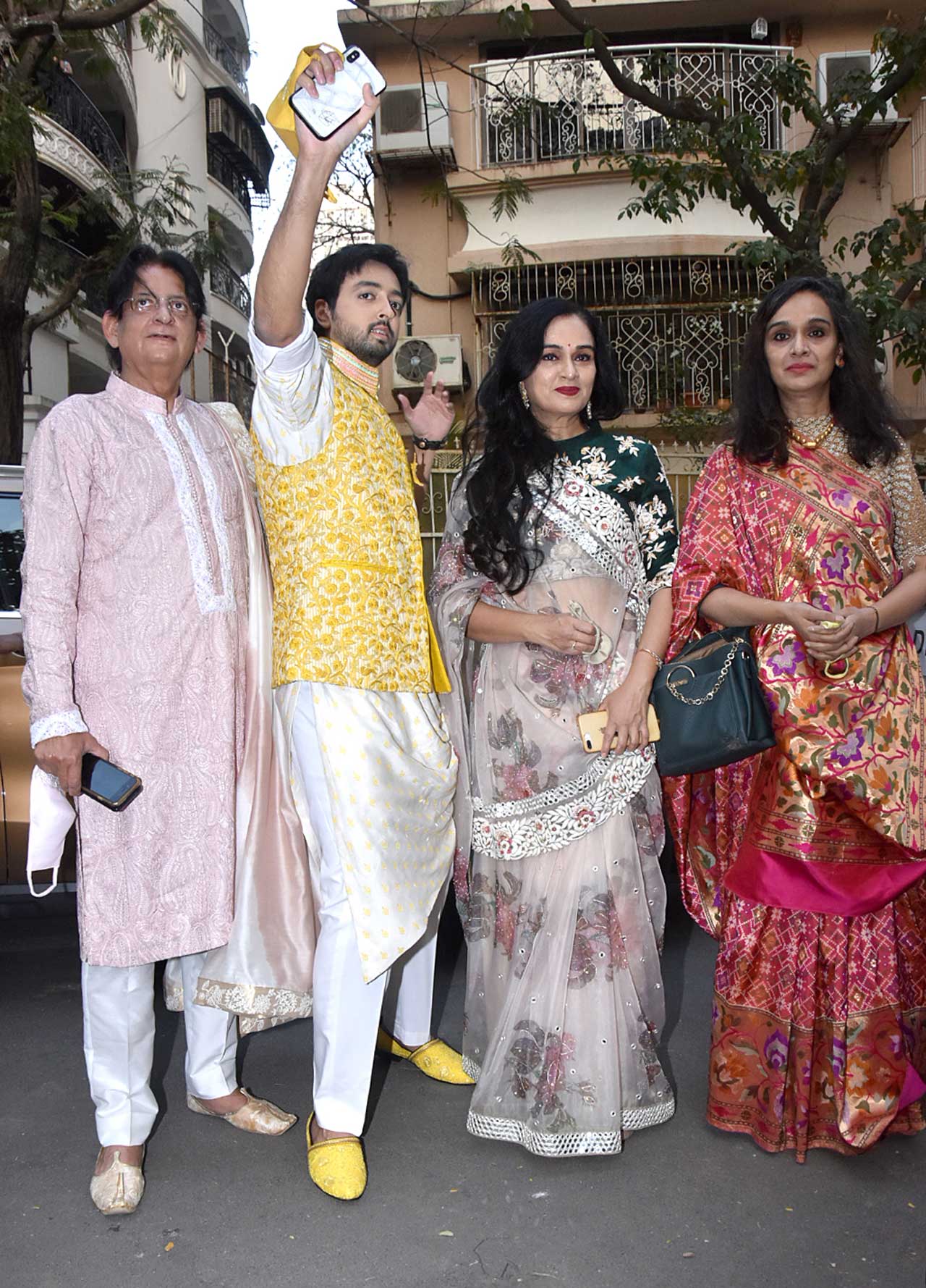 Padmini Kolhapure, Pradeep Shivangi Kolhapure and Priyaank K Sharma posed for the shutterbugs as they arrived for the wedding ceremony hosted in Juhu, Mumbai. All pictures/Yogen Shah