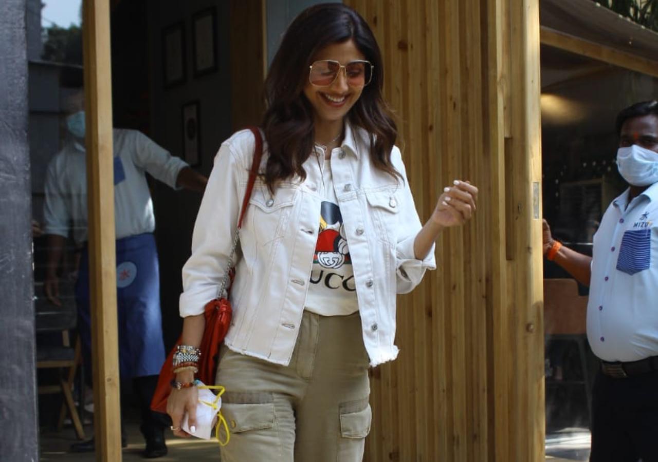 Shilpa Shetty was also snapped in Bandra. The actress opted for white top, jacket and grey pants.