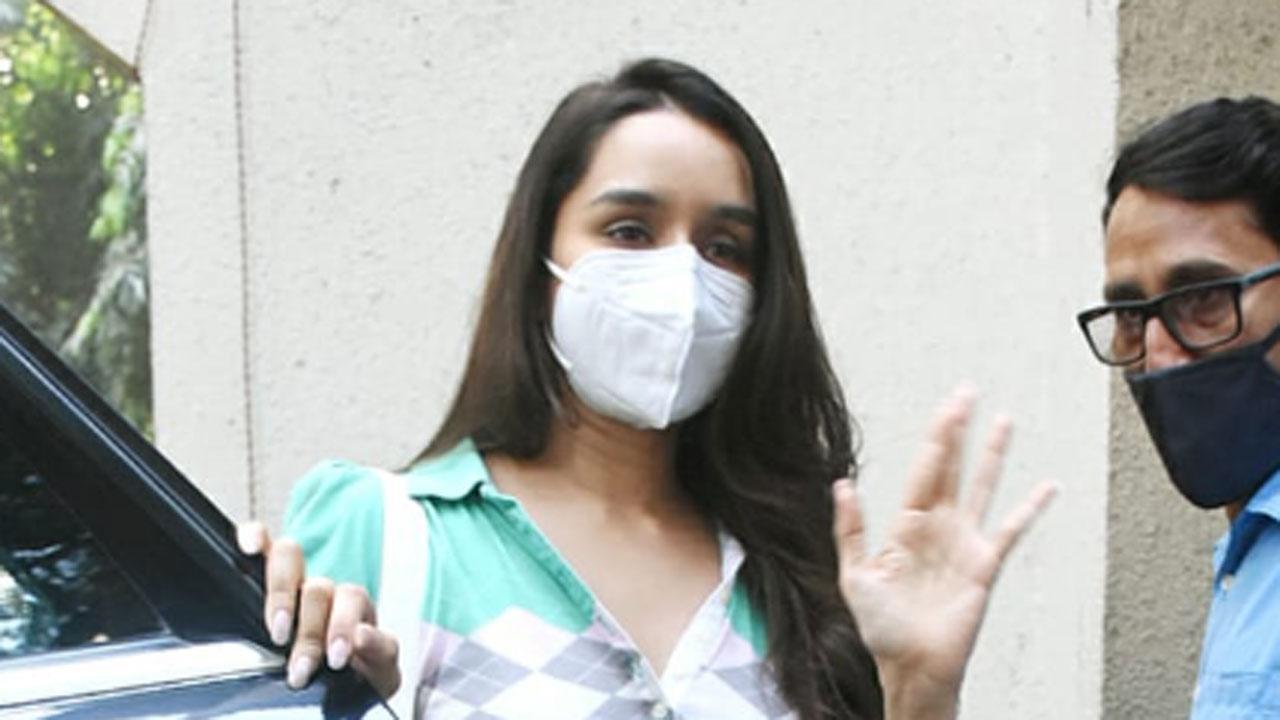 A photographer asks Shraddha Kapoor about her wedding, this is what she replies