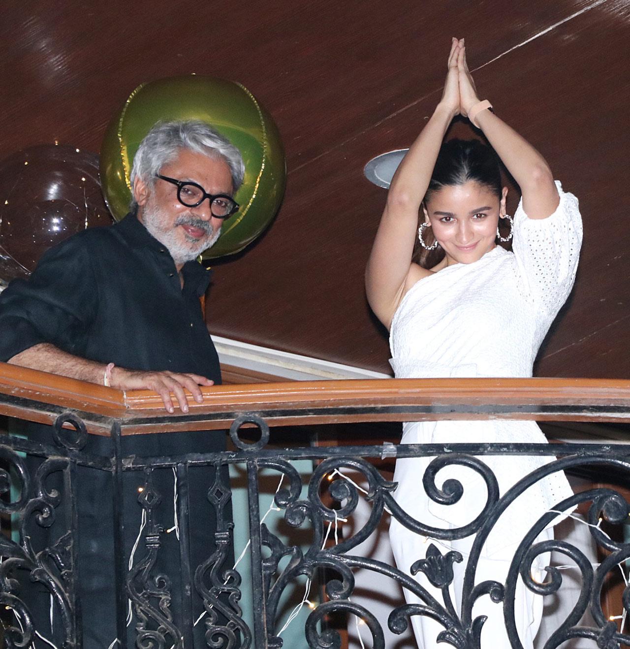 Sanjay Leela Bhansali and Alia Bhatt posed from the balcony for the media and they both defined style and simplicity. Bhansali has three blockbusters behind him and Gangubai Kathiawadi could be the fourth one in a row. Because only this filmmaker can make the gritty world of Kamathipura look grand and gorgeous.