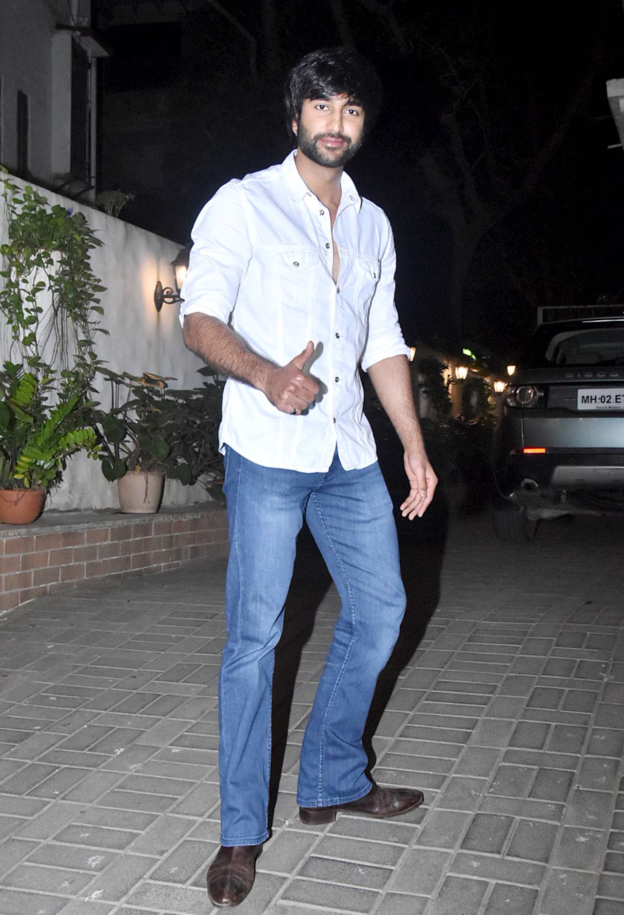 Meezaan Jafri, who made his Bollywood debut with Malaal, which was produced by Bhansali, also arrived in a cool and casual avatar. He could be seen wearing a white shirt and blue jeans.