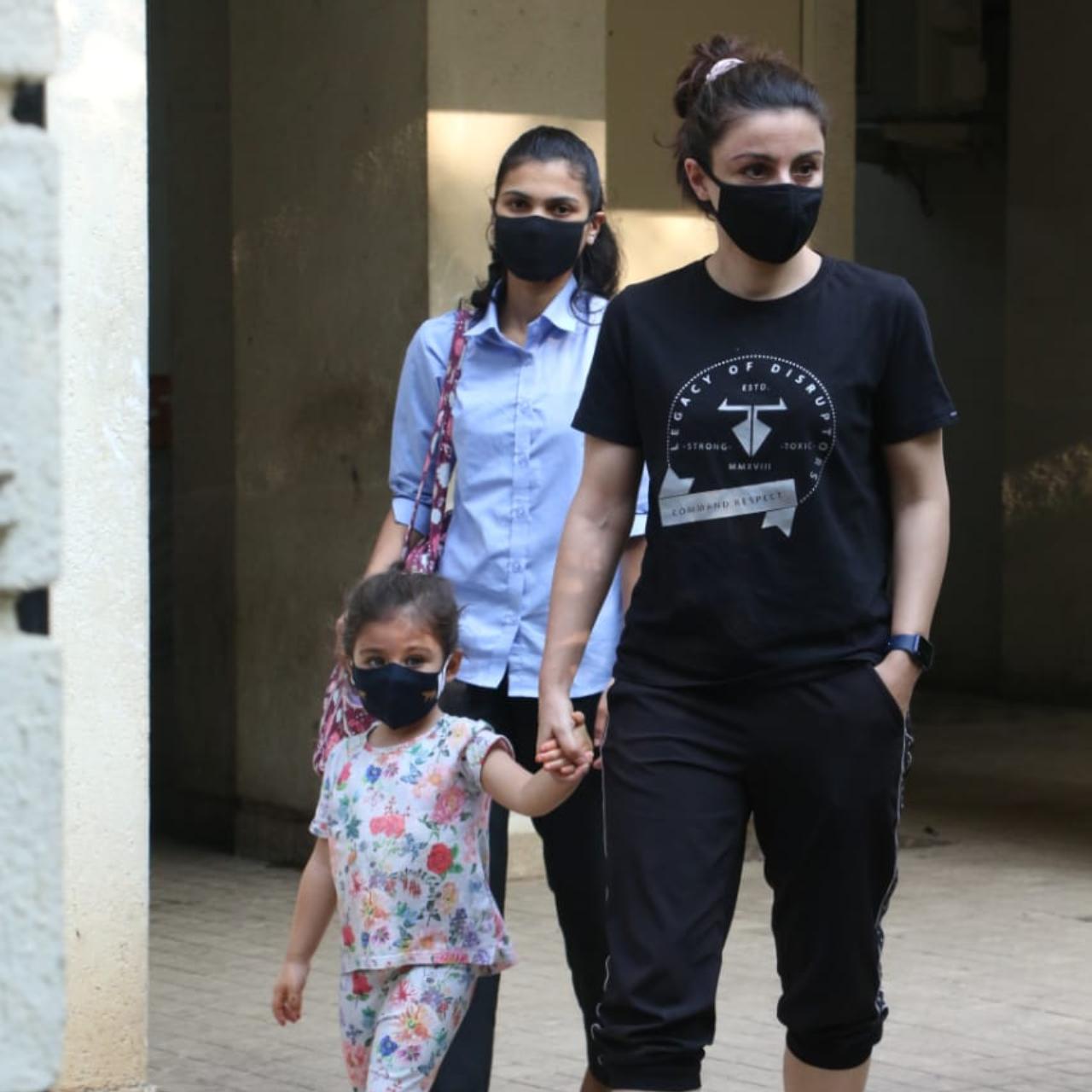 Soha Ali Khan was snapped with her daughter Inaaya Naumi Kemmu. The mother-daughter duo was enjoying some quality time together.