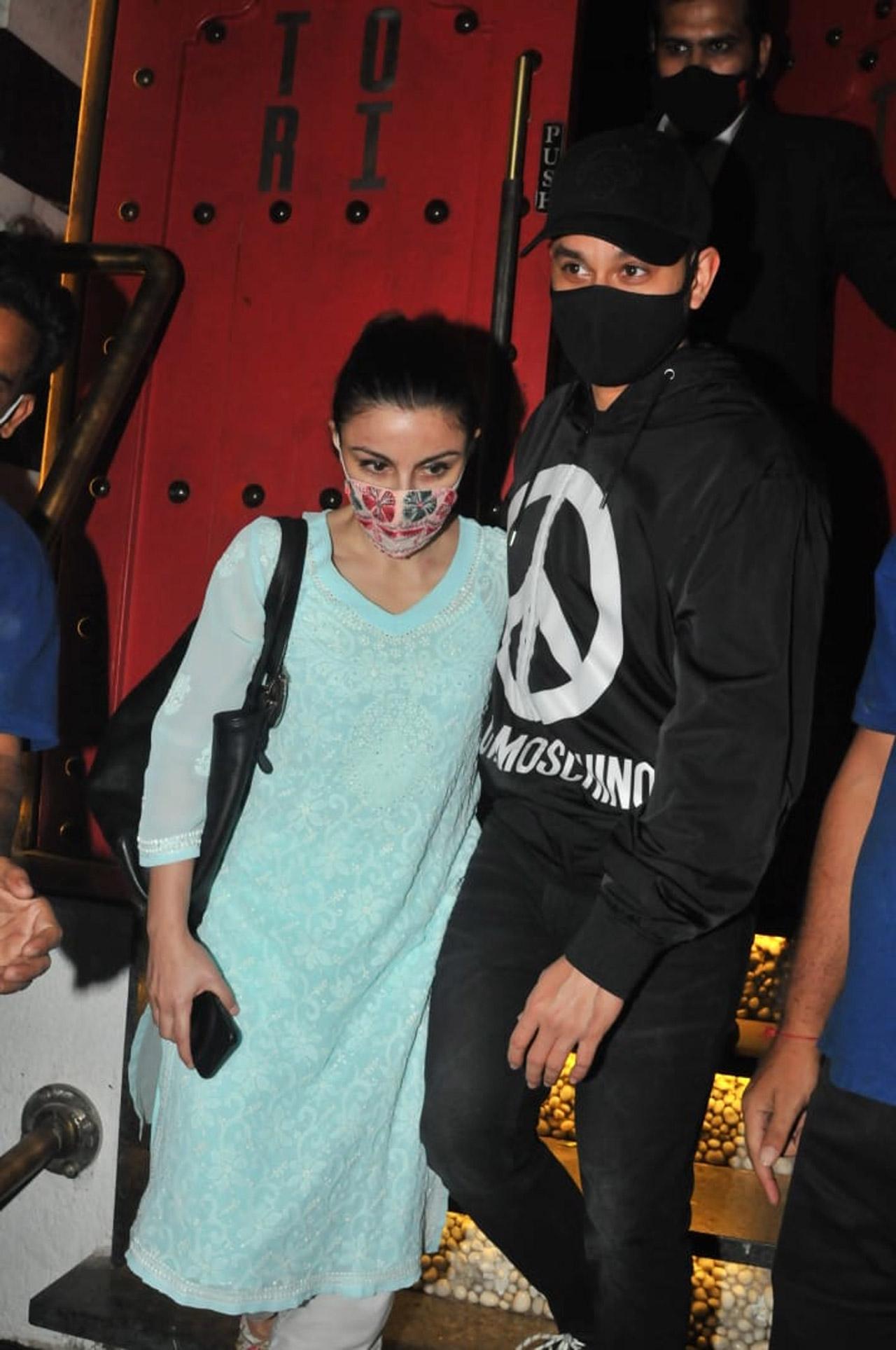 Soha Ali Khan and husband-actor, Kunal Kemmu stepped out to dine at a popular restaurant in Bandra, Mumbai. The couple did not seem to be pleased to see paparazzi at the venue.