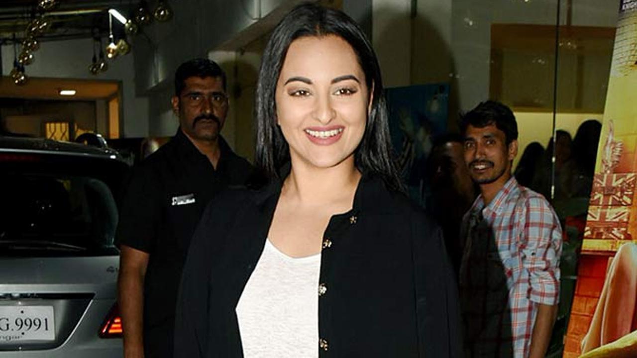 See Photo: Sonakshi Sinha switches on beauty mode in monochrome picture