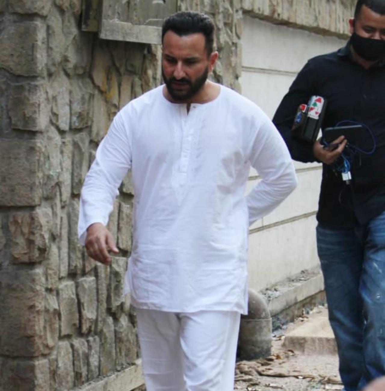 Saif Ali Khan was also snapped in Bandra. The actor opted for a simple-yet-stylish white kurta and trousers for the outing.