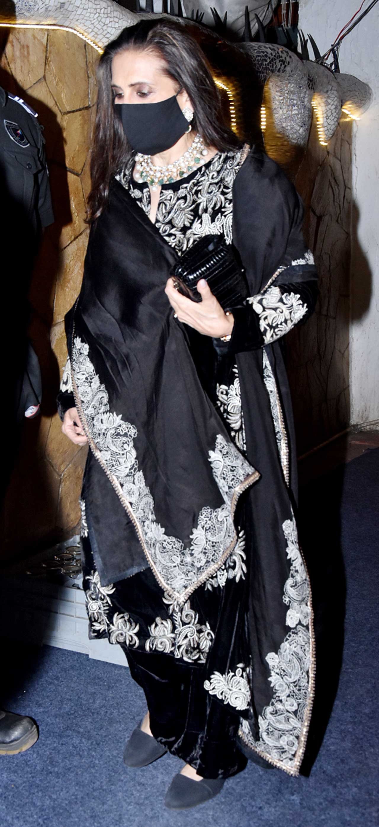 Sunita Kapoor opted for an embroidered black ethnic wear for the wedding function.