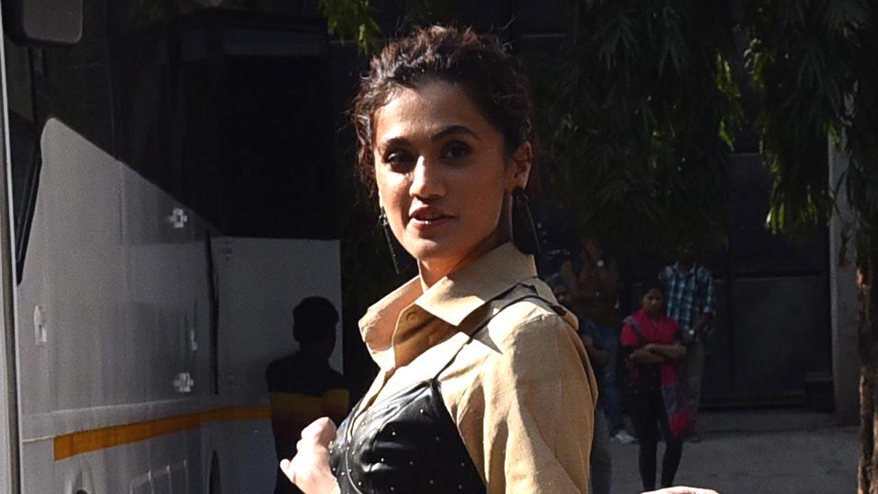 Taapsee Pannu raises glamour quotient, flaunts toned abs in latest post