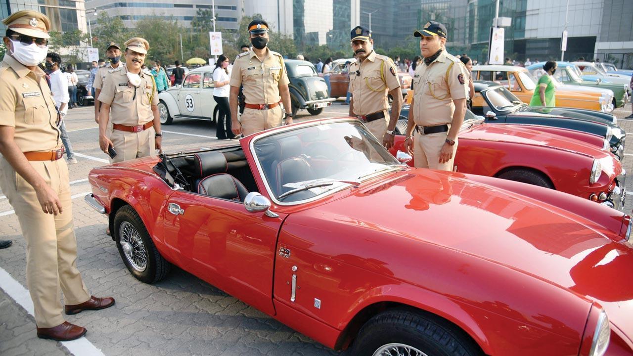 Mumbai Crime: 2 car thieves escape from Bandra police chowkie 