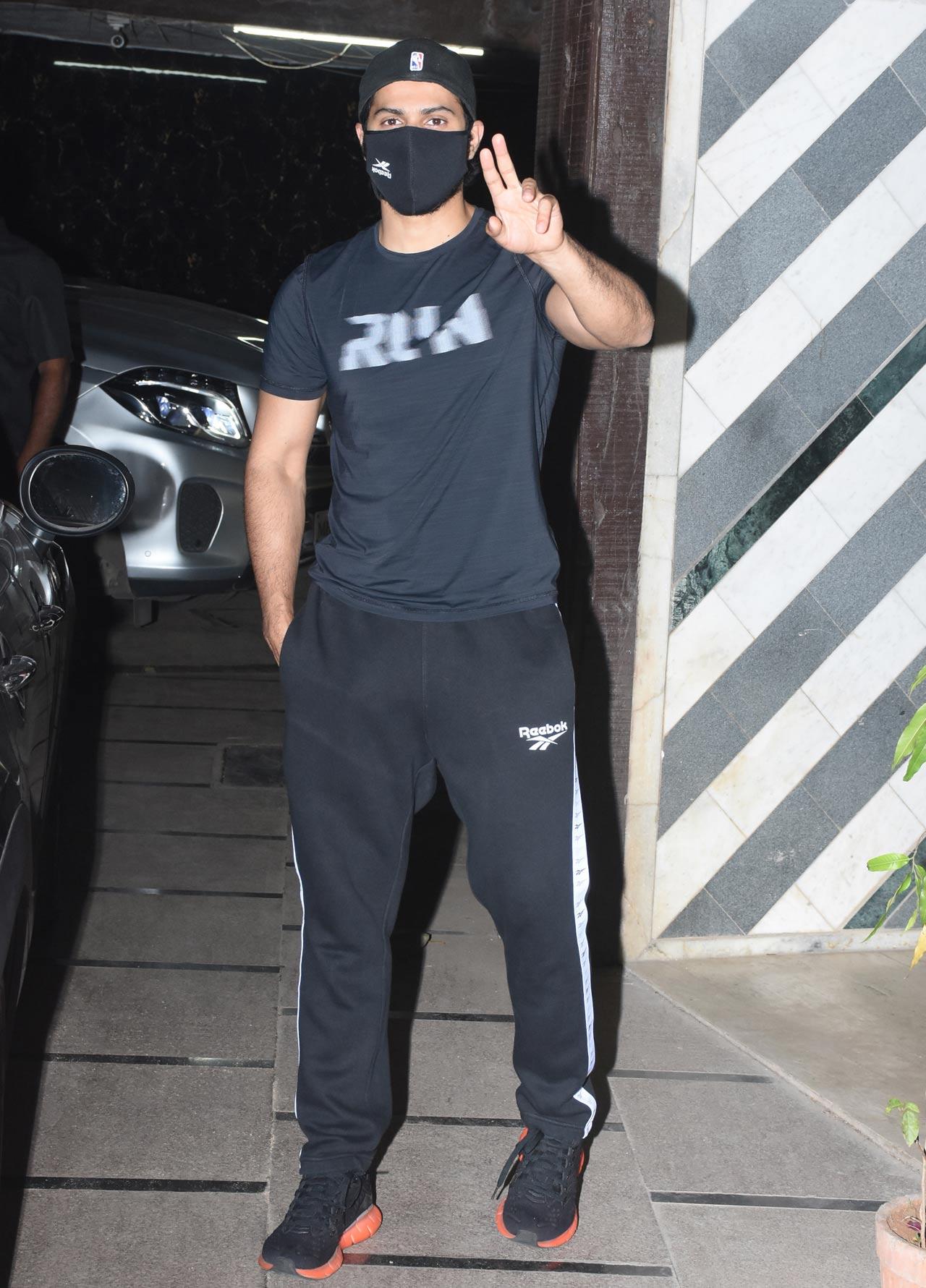 Varun Dhawan, who tied the knot with his long-time girlfriend Natasha Dalal on January 24, 2021, was snapped at the gym in Juhu, Mumbai. On the work front, Varun will be next seen opposite Kiara Advani in Jugg Jug Jeeyo.
