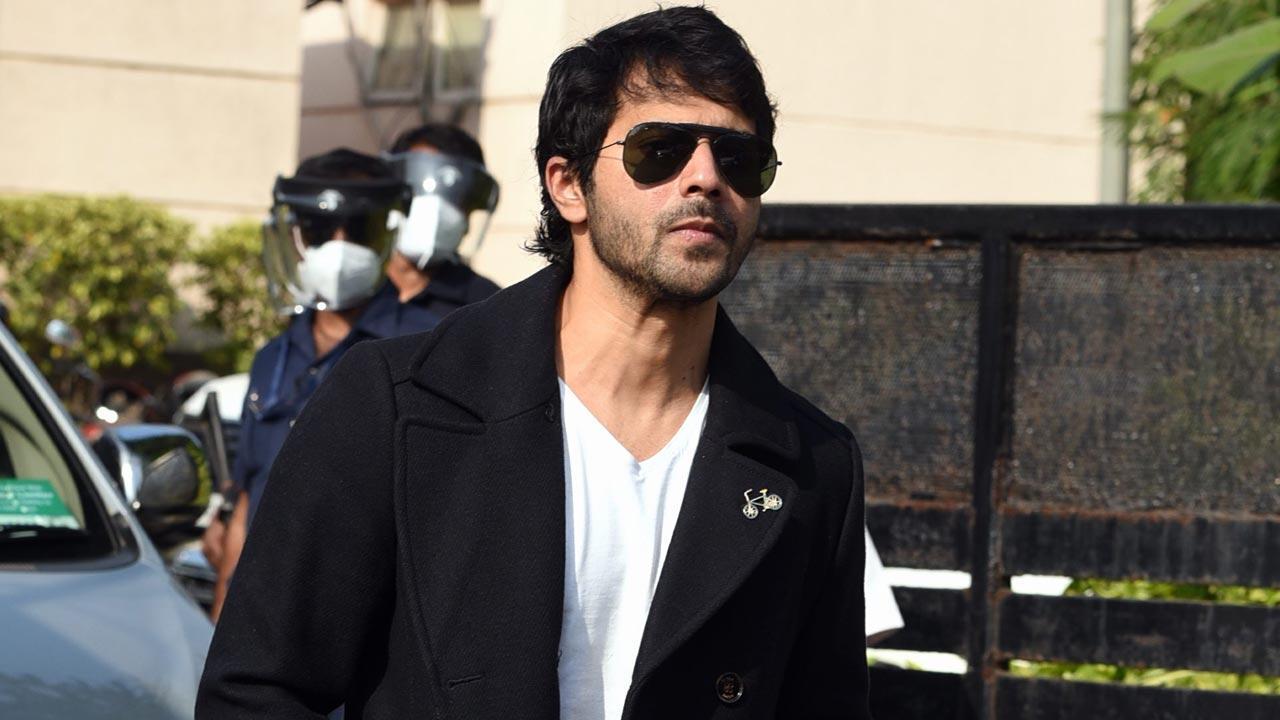 Varun Dhawan showcases flash-board abs in latest Instagram post