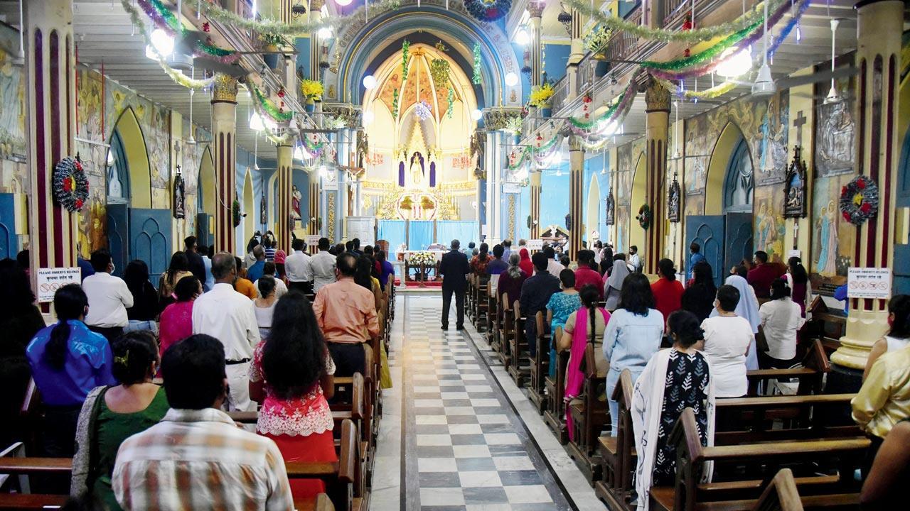 Archbishop of Bombay: More Masses during Lent to ensure social distancing
