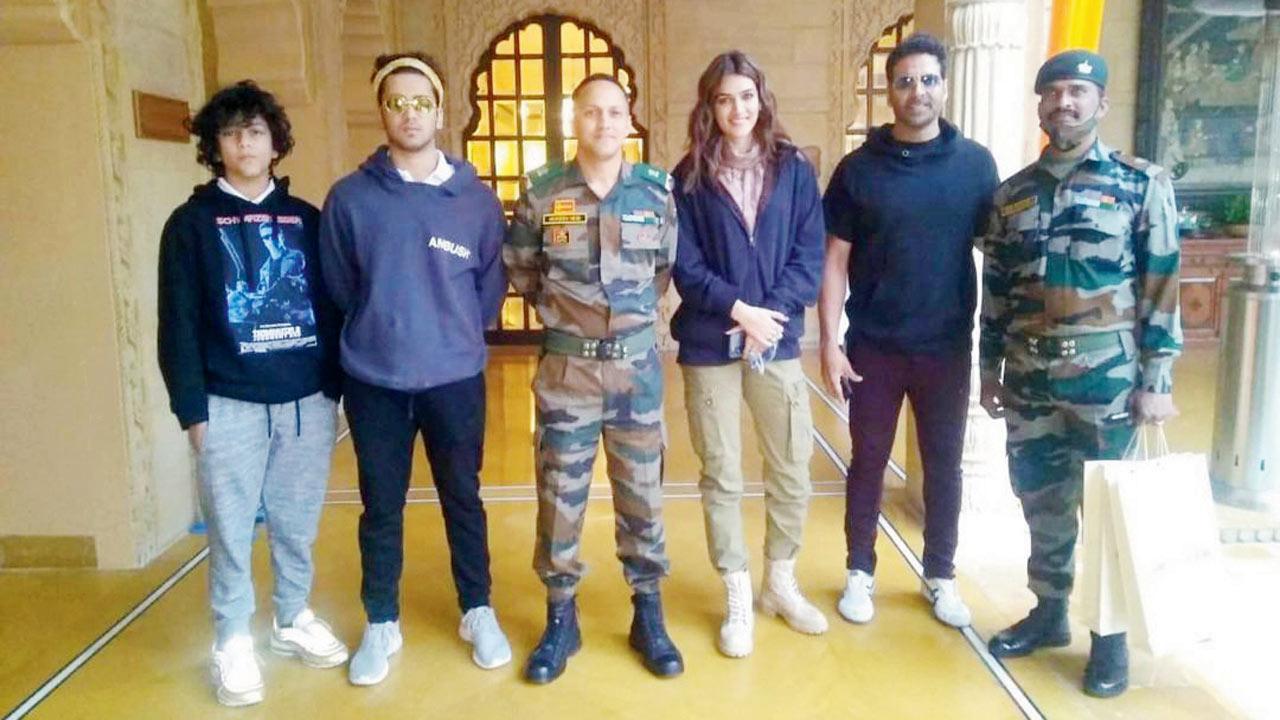 This is how Akshay Kumar, Kriti Sanon celebrated Army Day on Bachchan Pandey sets