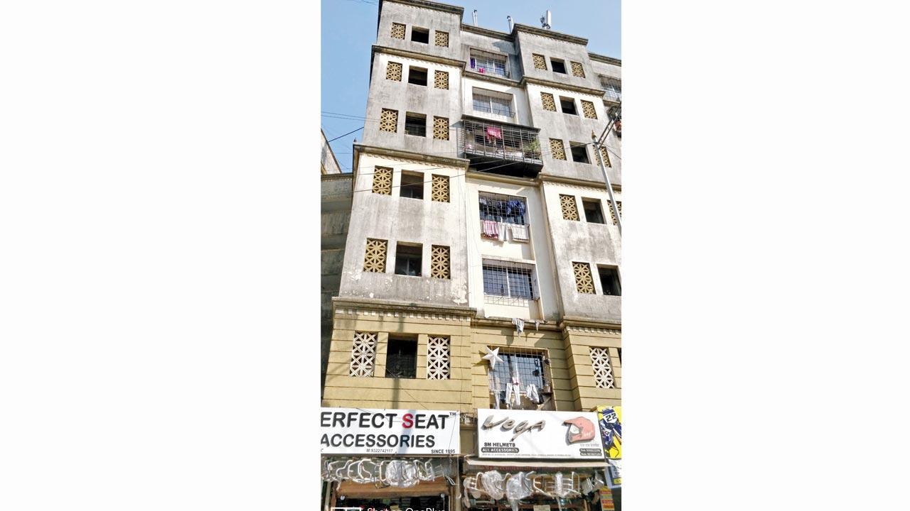 Mumbai Crime: Andheri couple tied up with cello tape, looted of Rs 17 lakh