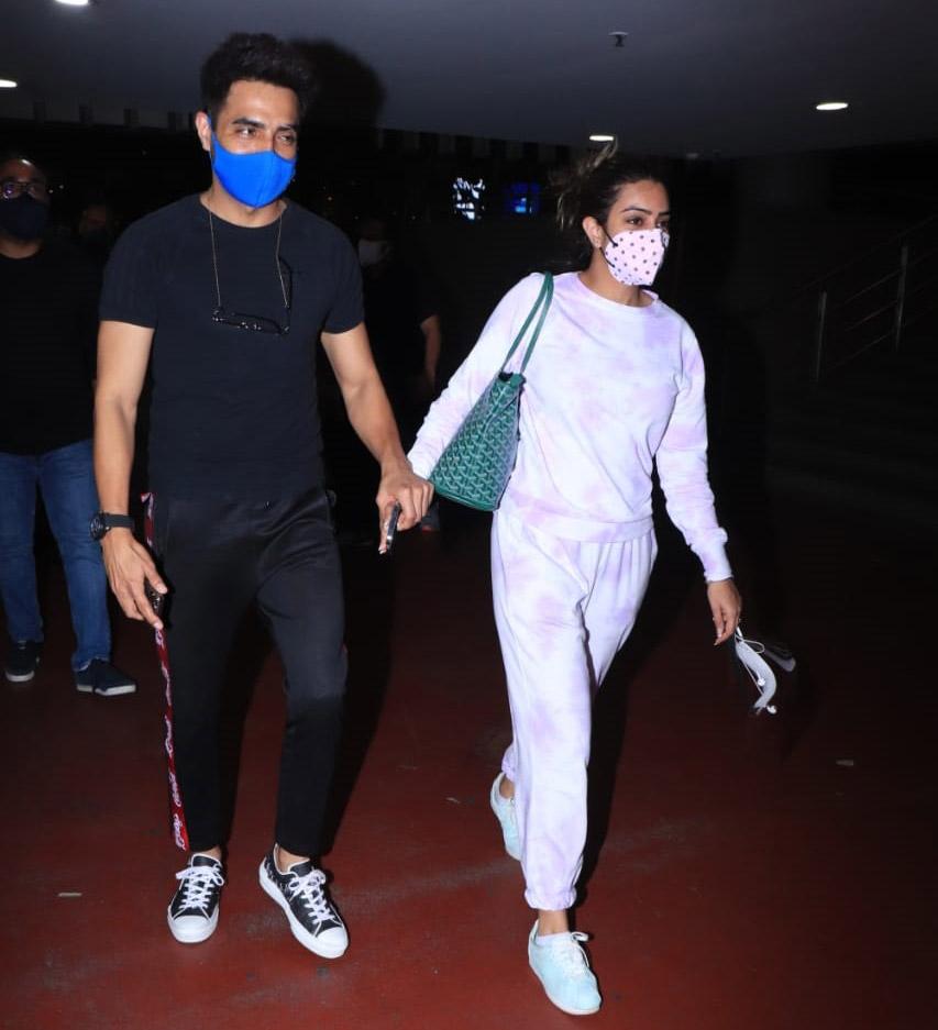 Ayushmann's brother Aparshakti Khurana also came in to receive his wife Akriti and family as they arrived at the Mumbai airport.