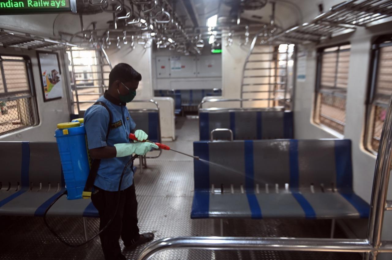 After being shut for over 10-months due to the COVID-19 enforced lockdown period, the Mumbai local trains are all set to open for the public starting February 1. The decision to open local trains for all was taken by Maharashtra Chief Minister Uddhav Thackeray on January 29.
(All photos: Bipin Kokate)