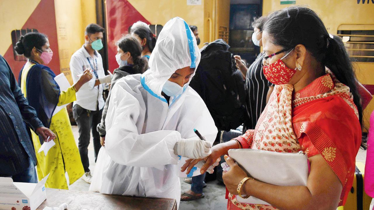 Maharashtra records 2,779 new cases, city reports 483 infections