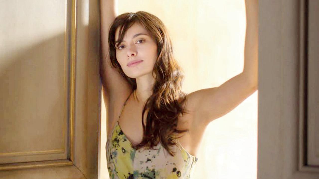 Brit actor Gabriella joins hands with Indian producers