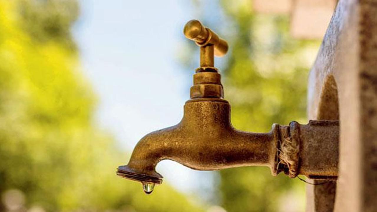 Madhya Pradesh: Man digs well at home in 15 days to ease wife's water woes