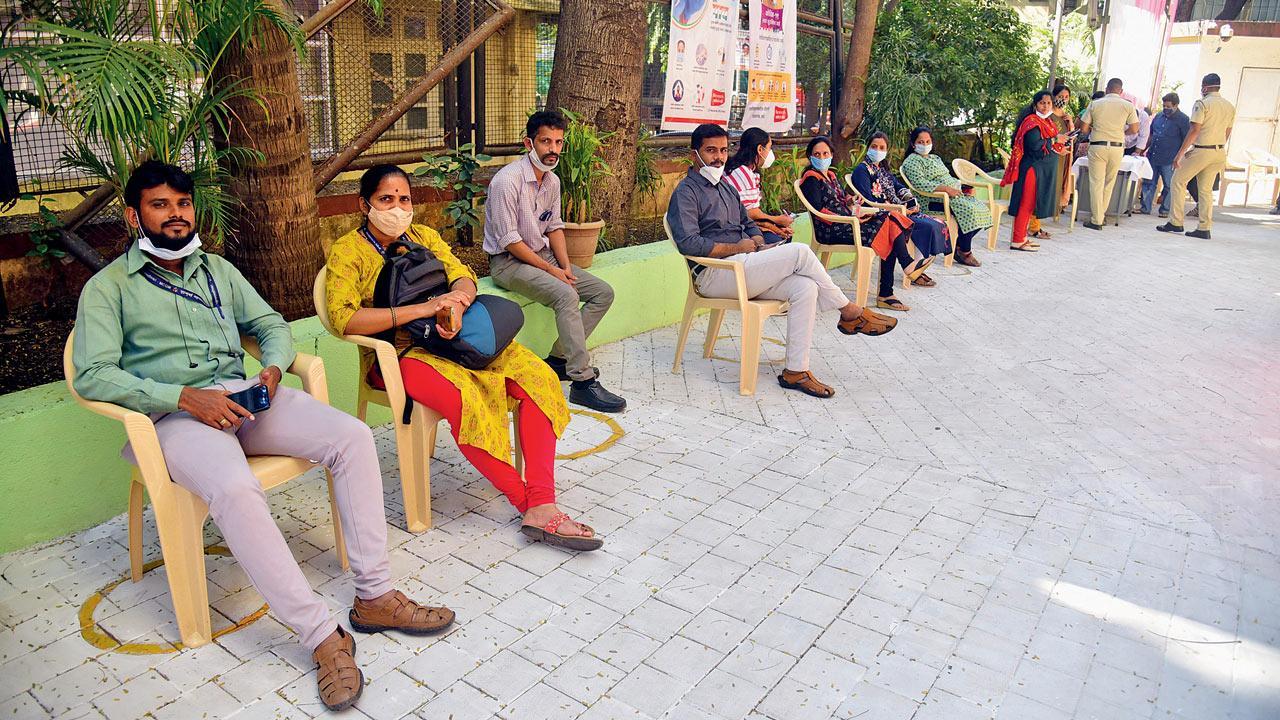 Mumbai: Former mayor delays vaccination drive by over two hours