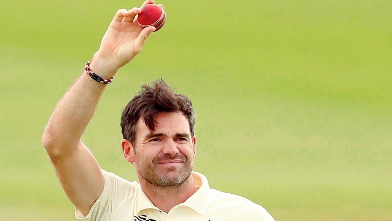 England speedster James Anderson claims six to keep SL in check