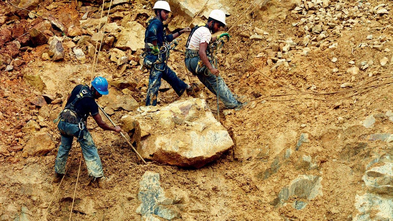 Mumbai: MMRDA begins work to make Kandivli landslide-free