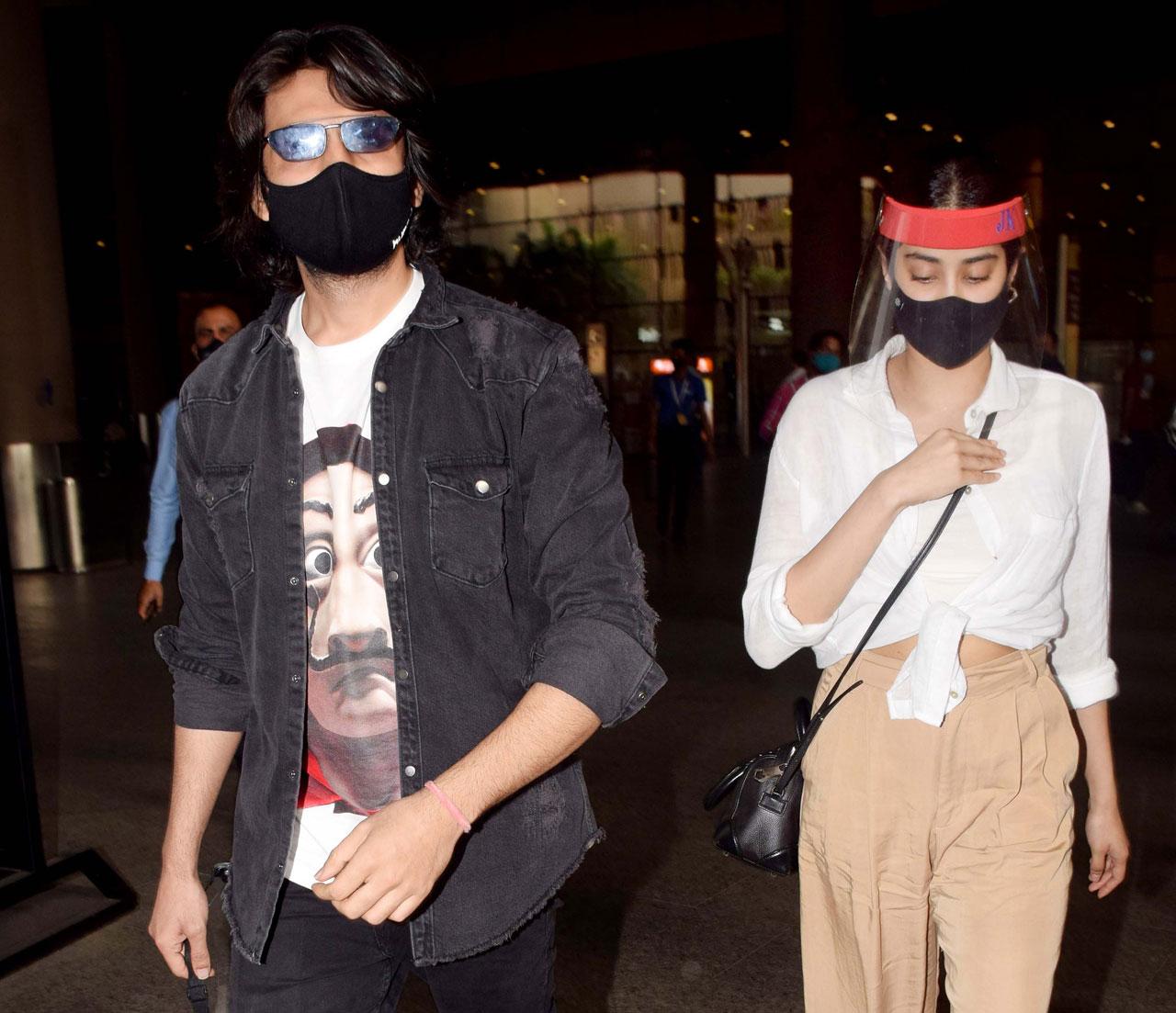 Kartik Aaryan and Dostana 2 co-star Janhvi Kapoor were spotted at the Mumbai airport. The duo returned from Goa were they were reportedly holidaying together. While Kartik sported a white tee, black denim jacket and pant; Janhvi wore a tied down white shirt and beige flared trouser. All pictures/Yogen Shah