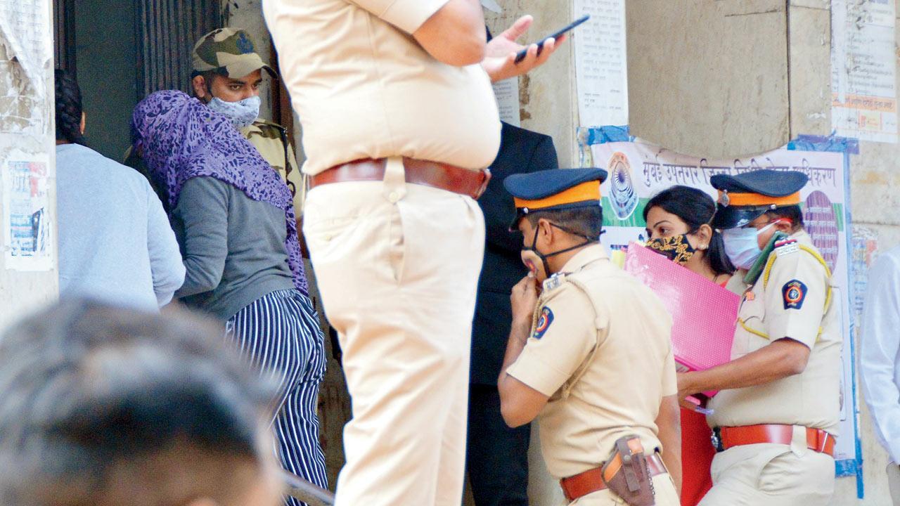 Khar murder: Court gives cops a dressing down