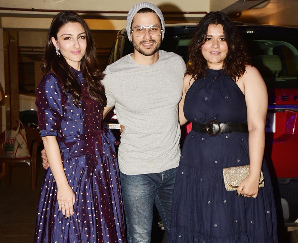 Kareena Kapoor Khan's Veere Di Wedding co-star Shikha Talsania also attended the New Year's party at Saif-Bebo's residence. She shared Insta stories from the party on her Instagram page. 