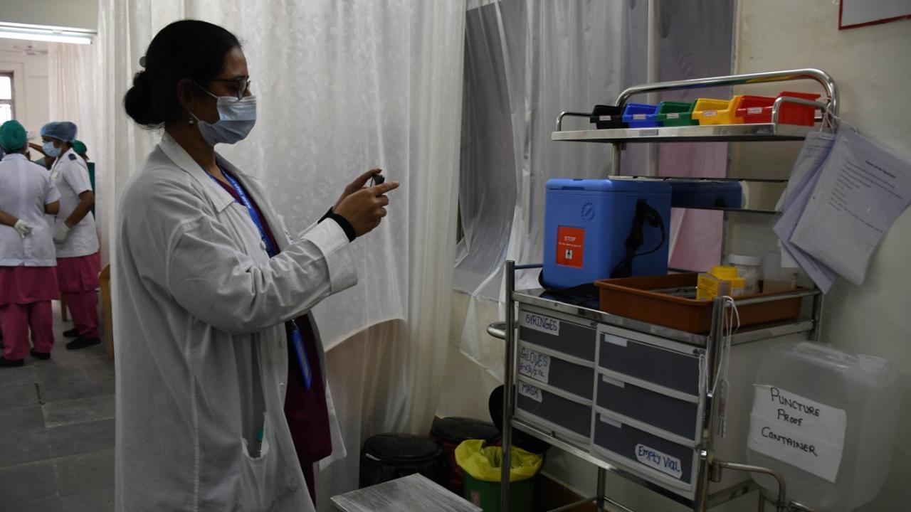 Mumbai: 4,000 health workers to get COVID-19 vaccine in the city daily