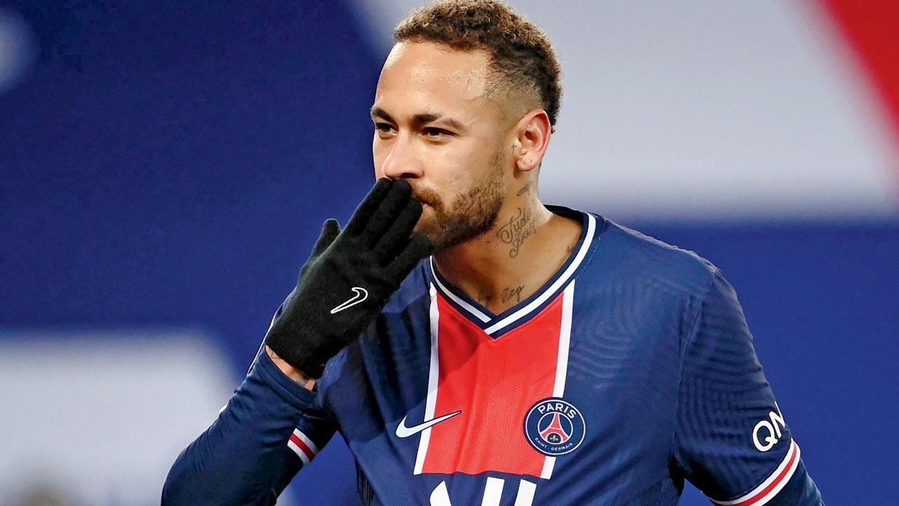 Neymar scores on his 100th PSG appearance