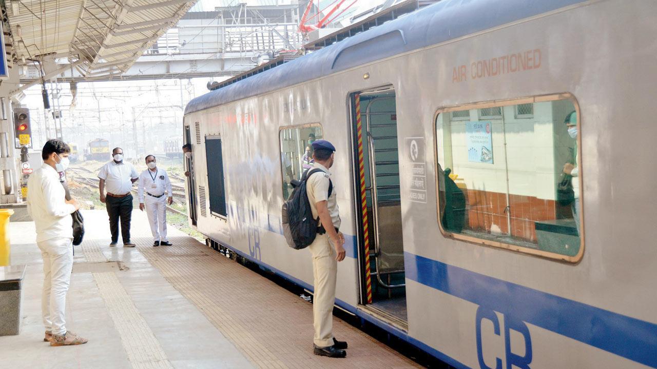 Mumbai: Railways lines up staffers for COVID-19 shots