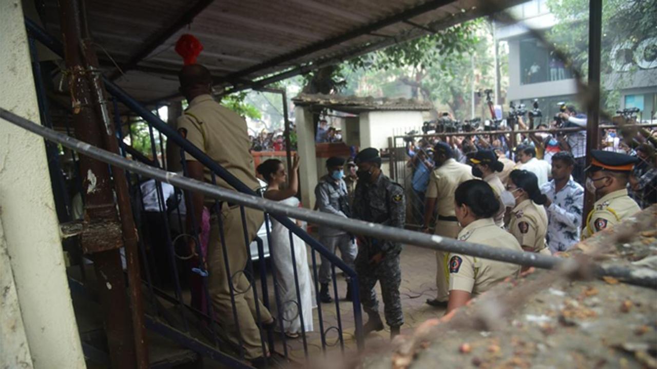 Sedition case: Kangana Ranaut, sister Rangoli record statement with Mumbai police