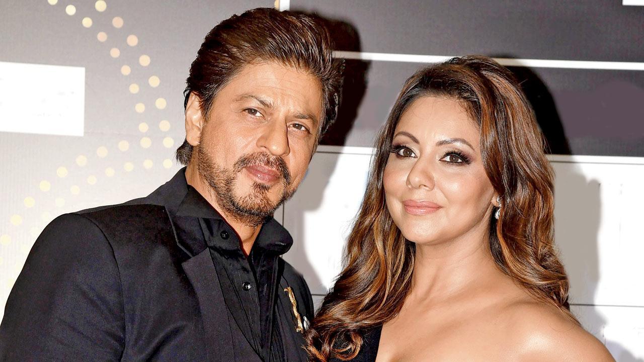 Shah Rukh Khan Gauri Khan Open The Doors Of Their Alibaug Abode For The Dhawans