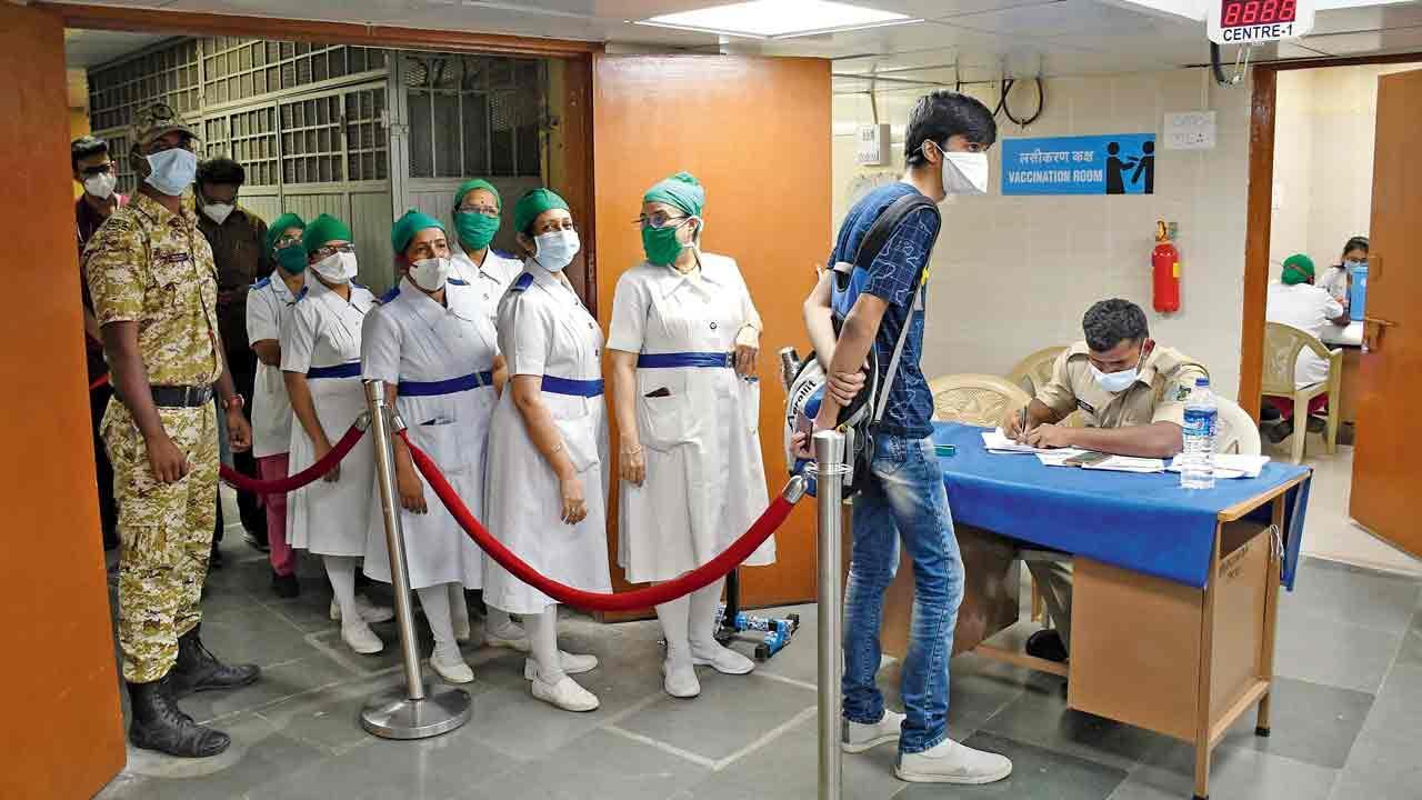 Mumbai: 4,374 medical workers take jab on fifth day