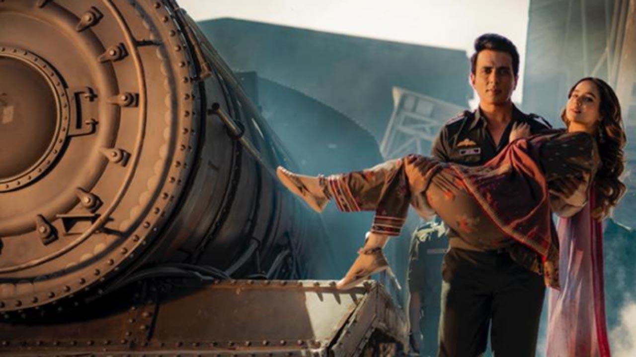 Sonu Sood marks his music video debut with Sunanda Sharma's 'Pagal Nahi Hona'
