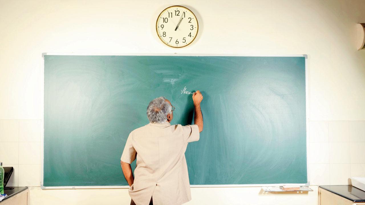 Teachers in Maharashtra take up odd jobs to make ends meet