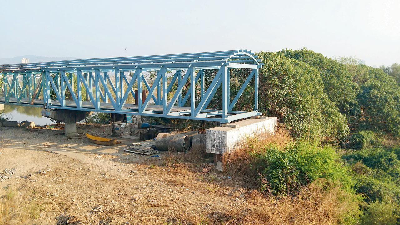Mumbai: No more crossing rail tracks; skywalk takes shape in Thane
