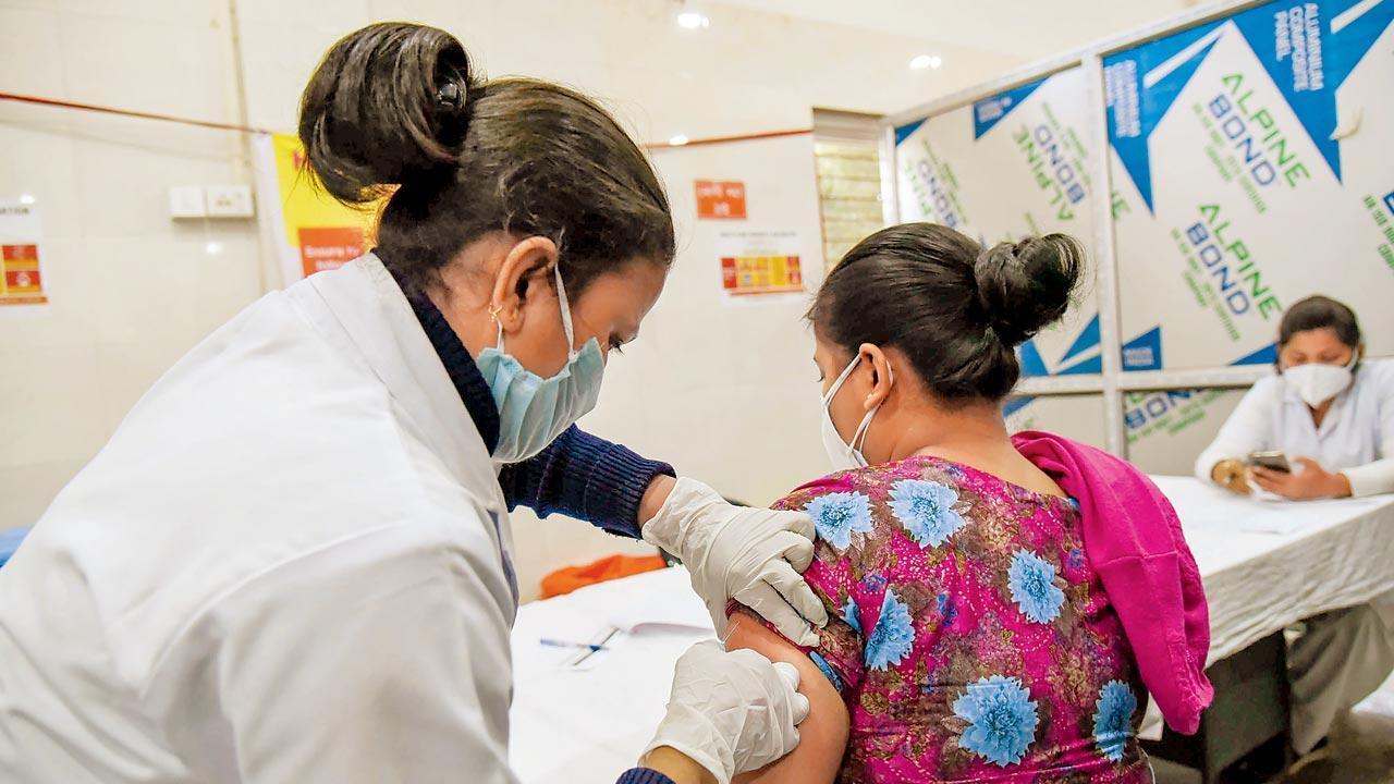 Mumbai: BMC plans to vaccinate 12,000 people per day, process to start 24 hours after it receives vaccine