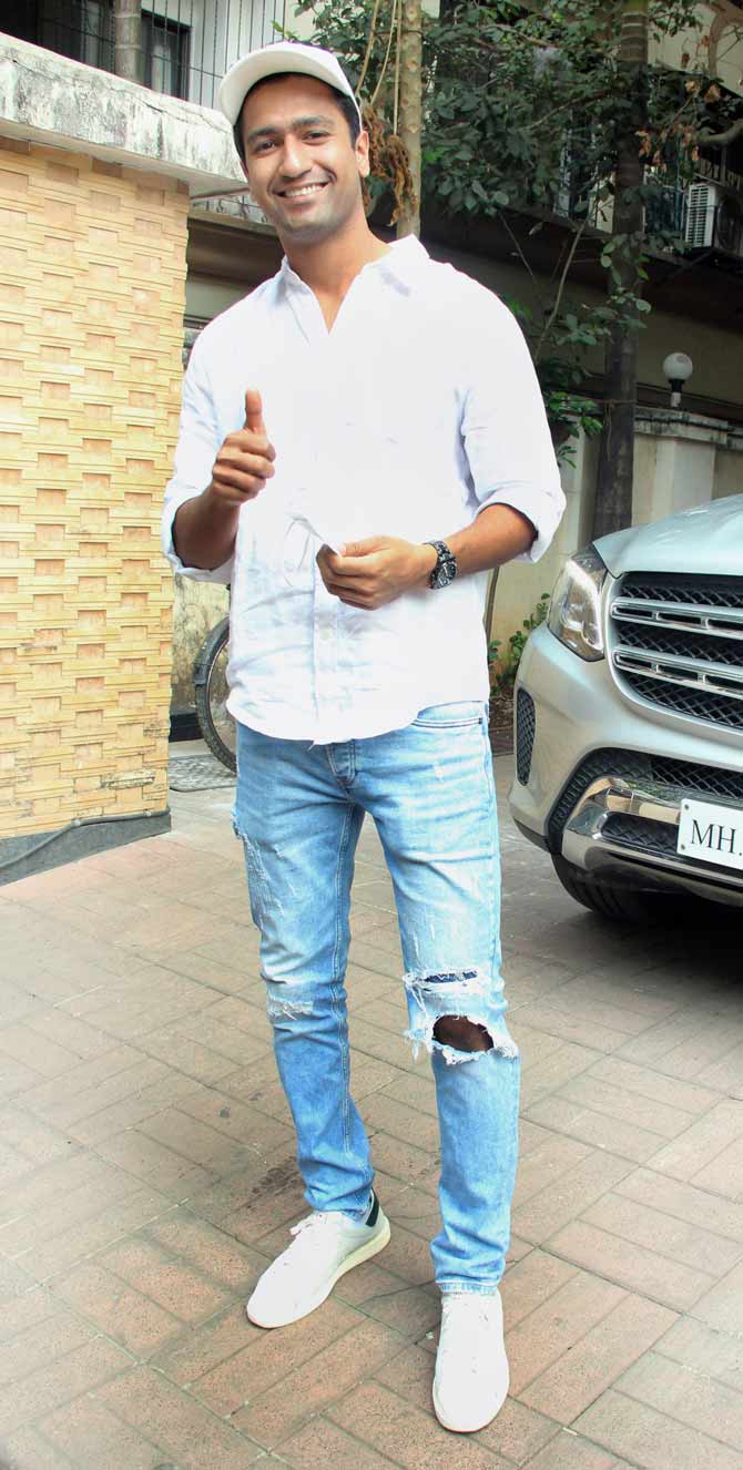 Also clicked in Bandra was none other than Vicky Kaushal, who looked dapper in a crisp white shirt and blue jeans.
