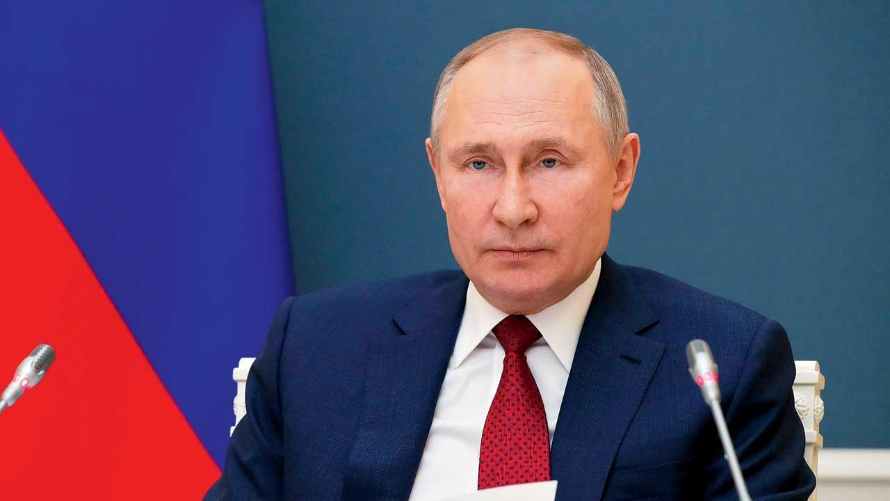 Putin signs bill to extend nuke treaty with US