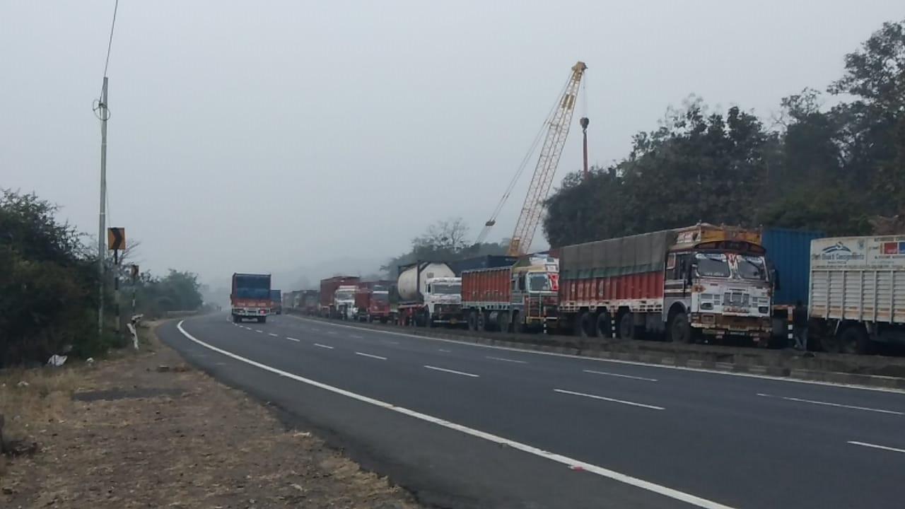 3 heavy vehicles catch fire after collision on Mumbai-Ahmedabad highway