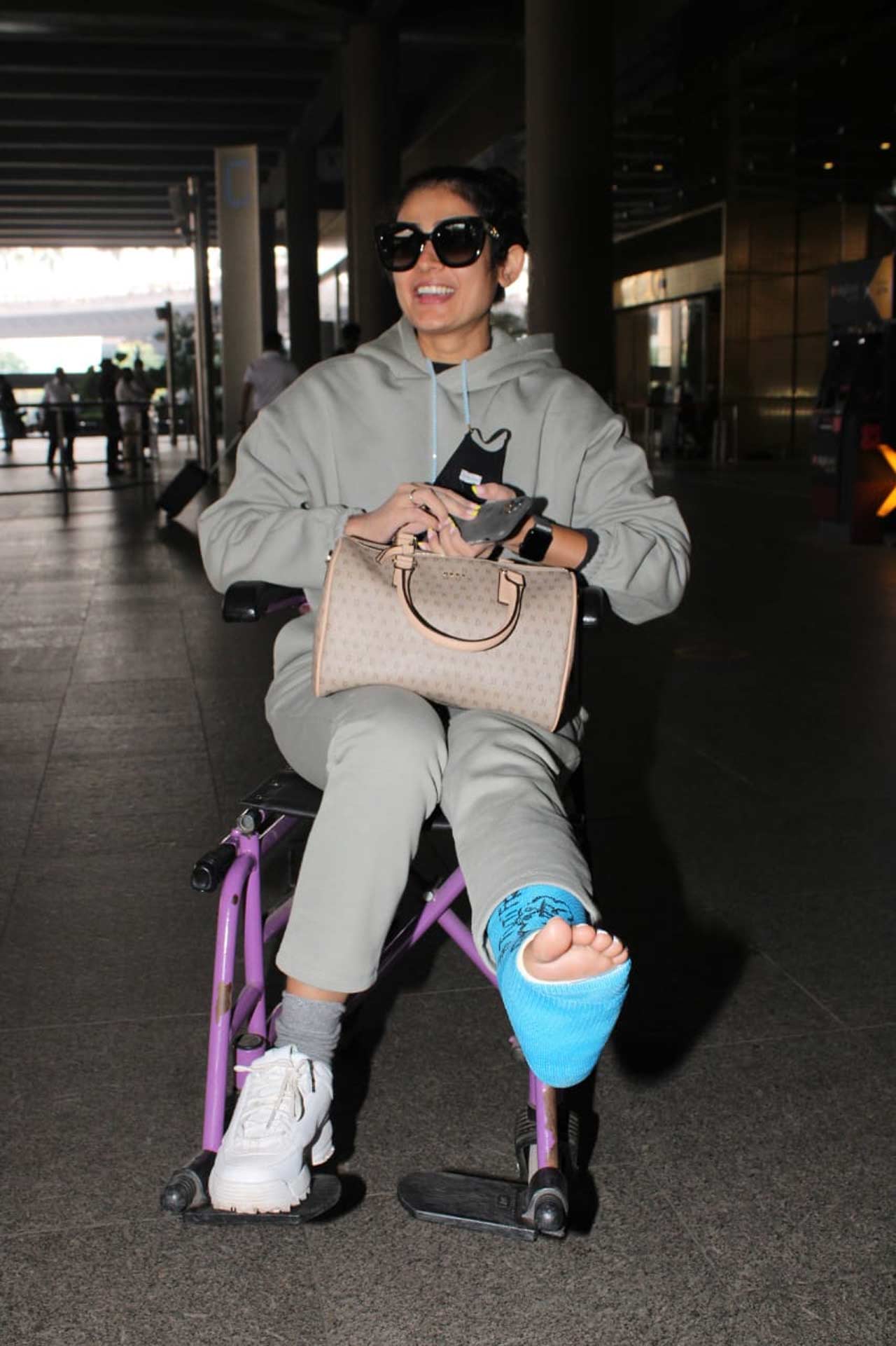 Television actress Akanksha Singh was also snapped at her casual best at the Mumbai airport.