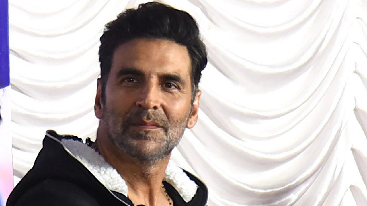 Watch video: On Army Day, Akshay Kumar enjoys game of volleyball with 'bravehearts'