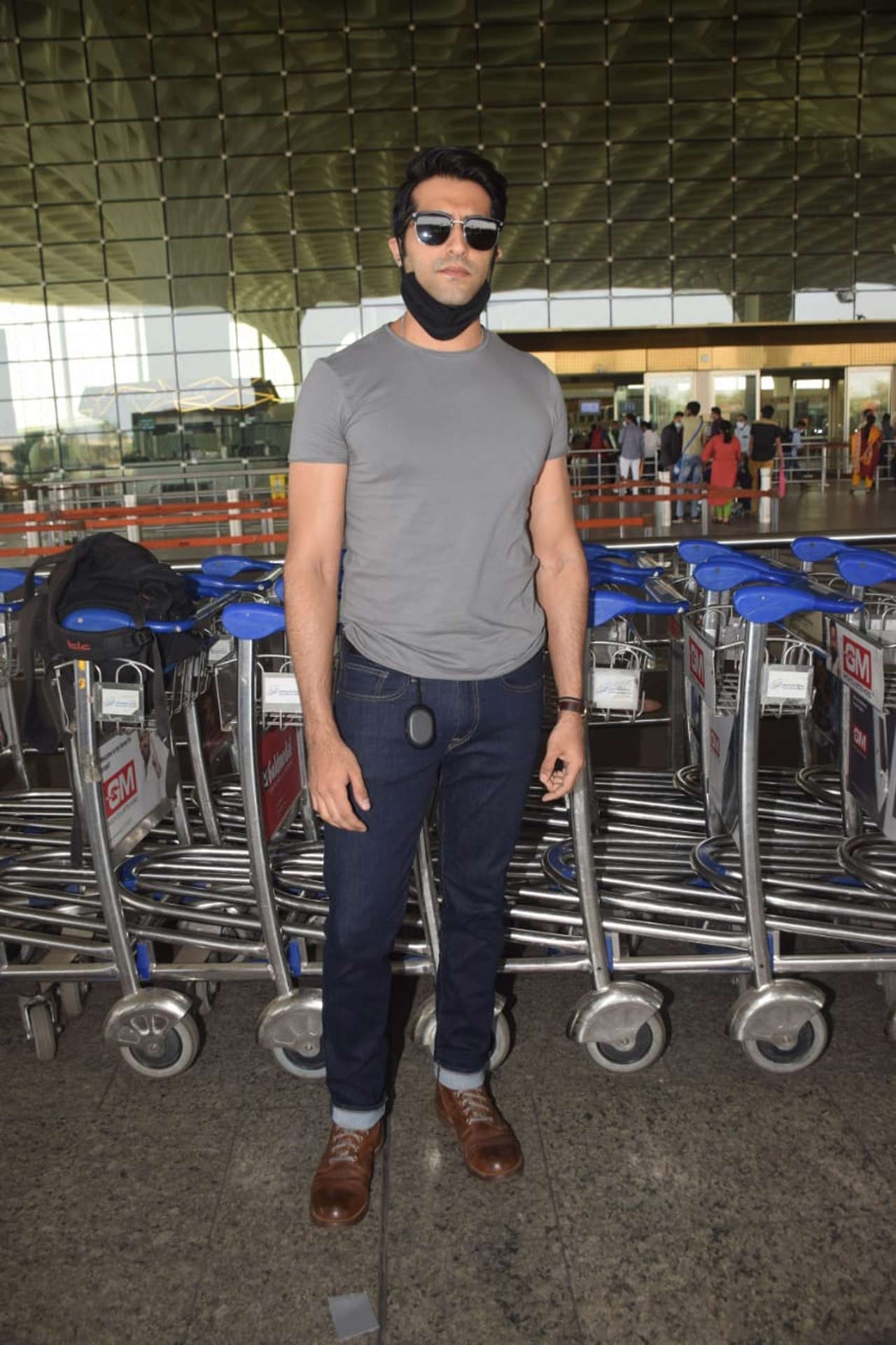 Akshay Oberoi, who is all set for the projects like Madam Chief Minister, Thiruttu Payale 2 and KTina, was also spotted at the Mumbai airport.